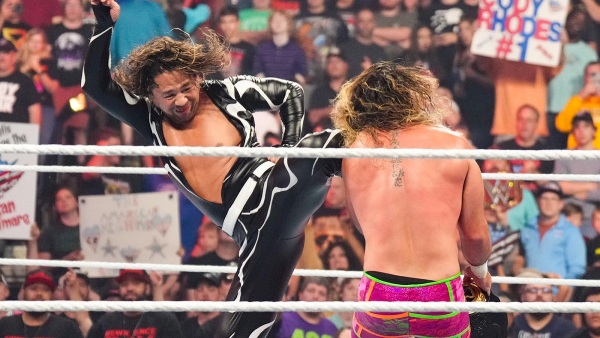Nakamura delivering knee-strike on Rollins on Raw (image courtesy WWE)