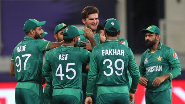 waqar-younis-names-four-star-cricketers-who-will-help-pakistan-beat-india