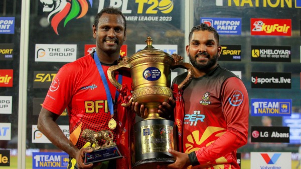lpl-2023-record-tv-viwership-650-million- wanindu-hasaranga-with-trophy lpl-2023-record-tv-viwership-650-million- wanindu-hasaranga-with-trophy