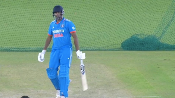 ashwin-spotted-doing-batting-practice-moments-after-indias-5-wicket-win-vs-australia-in-mohali