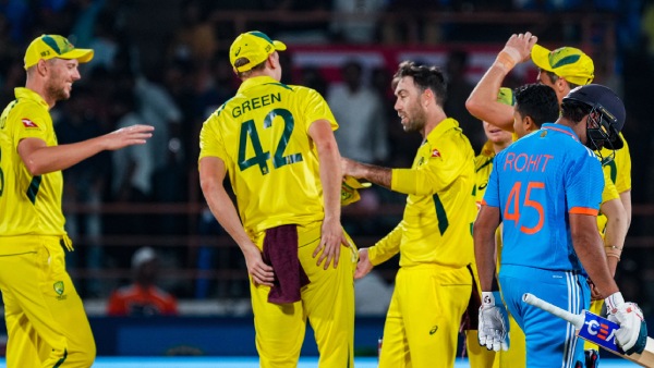 india-vs-australia-3rd-odi-award-winners-man-of-the-match-man-of-the-series-presentation-ceremony