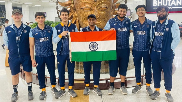 Indias League of Legends team with their coach (Image Courtesy: Esports Federation of India - ESFI)