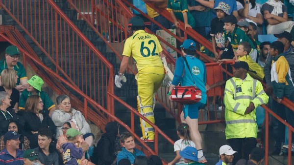 world-cup-2023-big-blow-for-australia-as-travis-head-fractures-hand-labuschagne-likely-to-replace