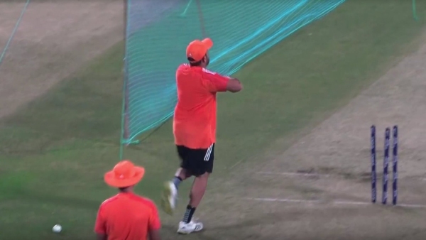 ind-vs-ban-r-ashwin-giving-tips-to-rohit-sharma-to-keep-himself-out-of-xi-manjrekar-on-viral-picture