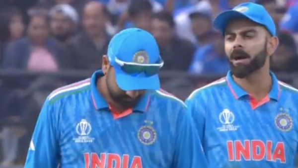 ind-vs-nz-virat-kohli-and-rohit-sharma-involved-in-animated-chat-as-new-zealand-put-india-under-pump