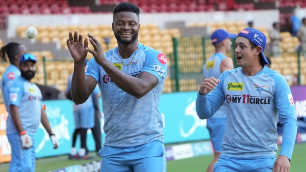 ipl-2024-transfers-lucknow-super-giants-trades-romario-shepherd-to-mumbai-indians