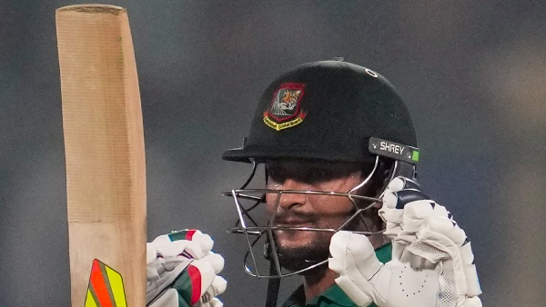 shakib-al-hasan-batted-with-fractured-fingers-during-bangladesh-vs-sri-lanka-match-ruled-out-of-wor