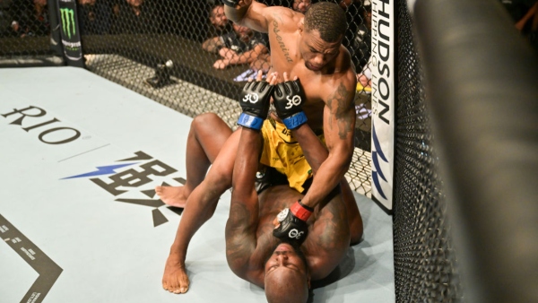 Jailton Almeida mounts and punches Derrick Lewis during UFC Sao Paulo main event (Image Courtesy: GettyImages via UFC Media)