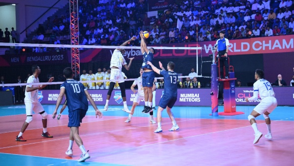 Ahmedabad Defenders in action against Itambe Minas in Mens Volleyball Club World Championship