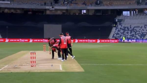 bbl-2023-match-between-melbourne-renegades-and-perth-scorchers-abandoned-due-to-dangerous-pitch