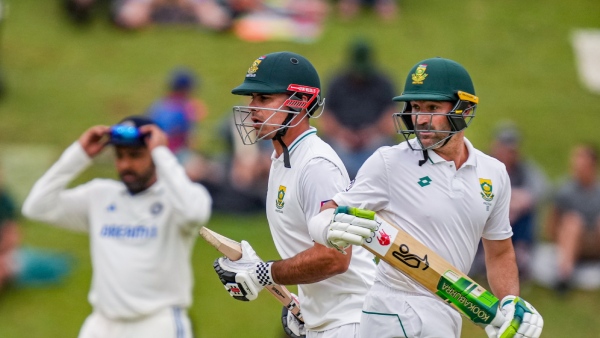 ind-vs-sa-dean-elgar-hundred-propels-south-africa-to-11-runs-lead-bad-light-forces-early-stump