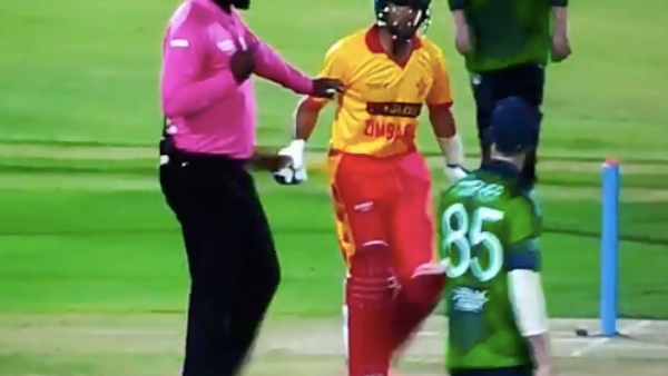 sikandar-raza-fumes-with-anger-threatens-to-hit-irelands-curtis-campher-and-joshua-little-with-bat