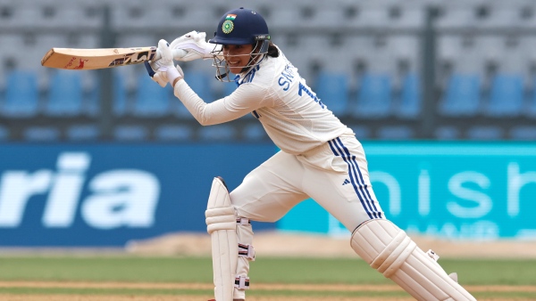 ind-w-vs-aus-w-india-women-bundle-out-australia-for-219-before-ending-day-1-of-only-test-at-98-1