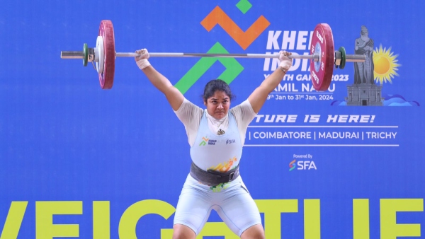 Tamil Nadu’s Keerthana, the weightlifter, in action, sets a new National Youth Record at KIYG 2023, Chennai