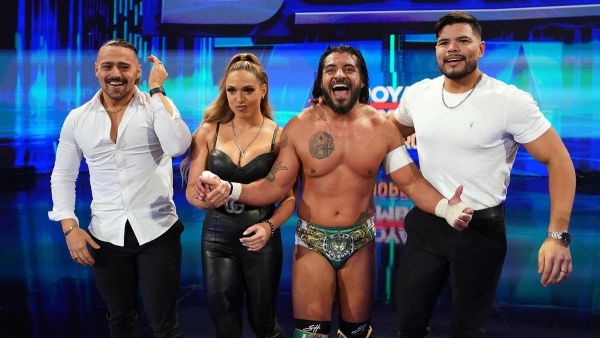 Legado del Fantasma gets back original member on SmackDown (image courtesy WWE)