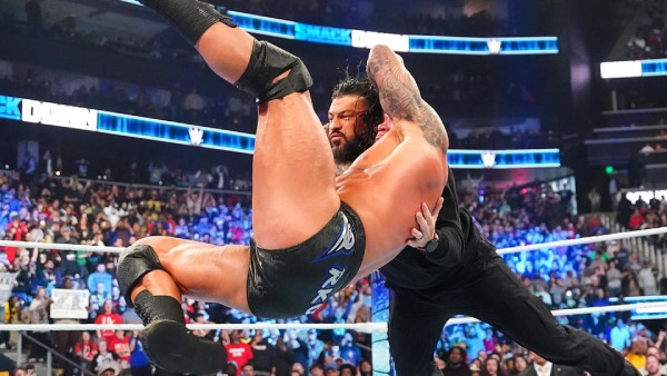 Randy Orton RKO-ing Roman Reigns on SmackDown (image courtesy WWE)