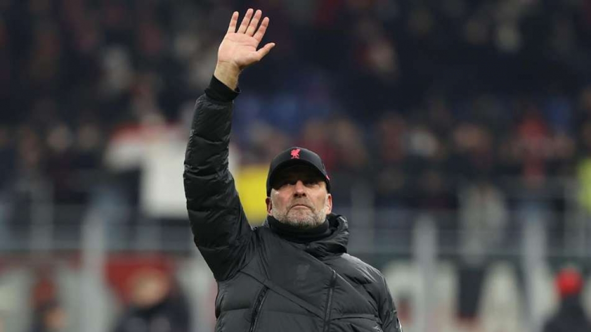Liverpool manager Jurgen Klopp waves