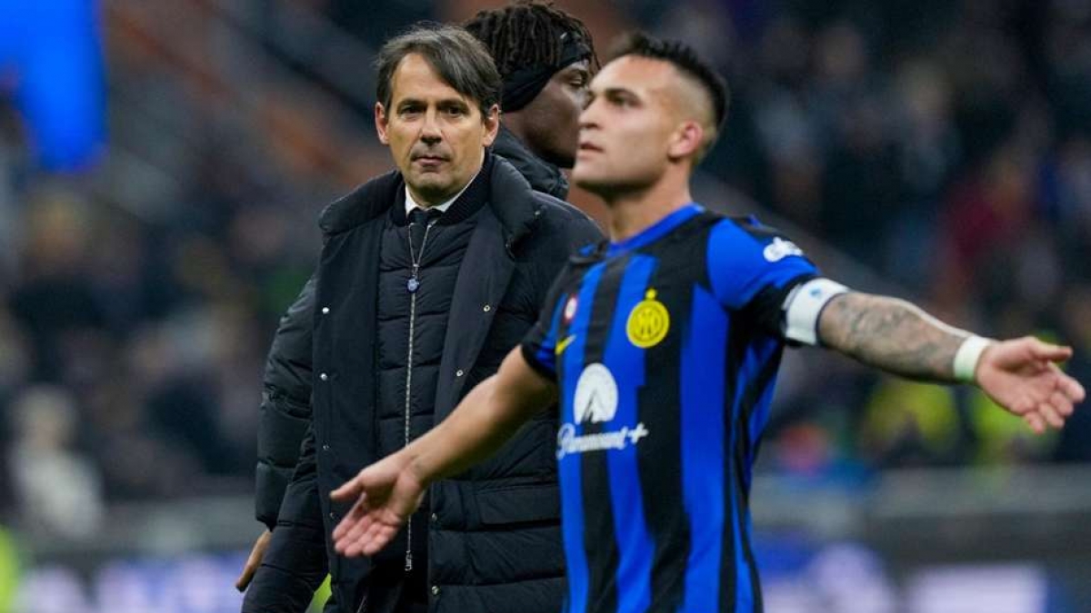 Inter Milan’s head coach Simone Inzaghi (left) and Lautaro Martinez celebrate