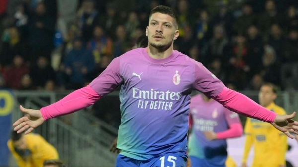 Luka Jovic celebrates for AC Milan