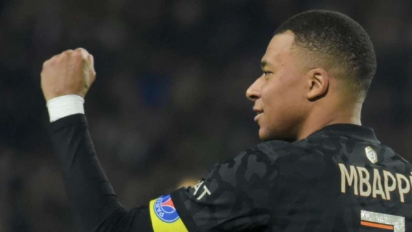 Kylian Mbappe celebrates after scoring a penalty in Paris St Germains 2-0 win at Nantes