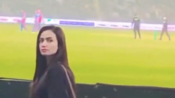 psl-2024-shoaib-malik-third-wife-sana-javed-gives-death-stare-as-fan-tease-her-with-sania-mirza