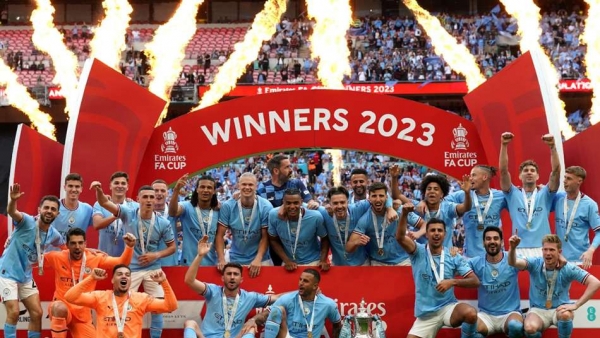 Manchester City celebrate winning the FA Cup