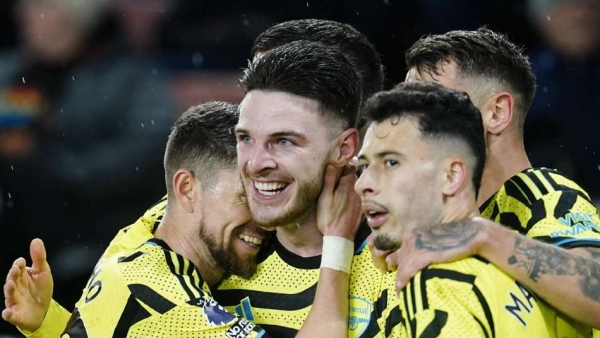 Declan Rice celebrates scoring Arsenal s fifth