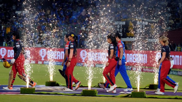 delhi-metro-wins-heart-as-delhi-capitals-take-on-royal-challengers-bangalore-in-wpl-2024-final