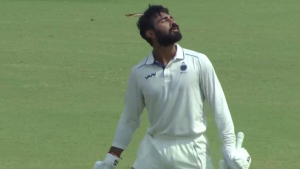 ranji-trophy-semi-finals-umesh-yadav-3-wickets-but-himanshu-mantri-hundred-gives-mp-edge-vidarbha