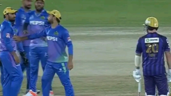 psl-2024-khamosh-rahe-iftikhar-ahmed-and-jason-roy-involved-in-heated-exchange-watch-video