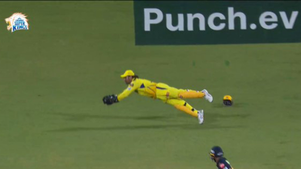 ms-dhoni-catch-vijay-shankar