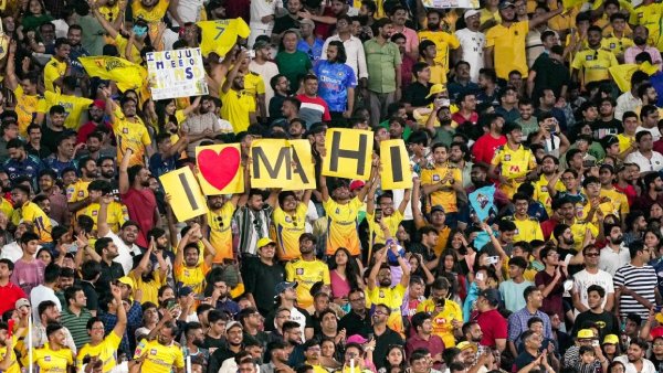 fans-emotional-as-ms-dhoni-hands-over-csk-captaincy-to-ruturaj-gaikwad-childhood-officially-ended