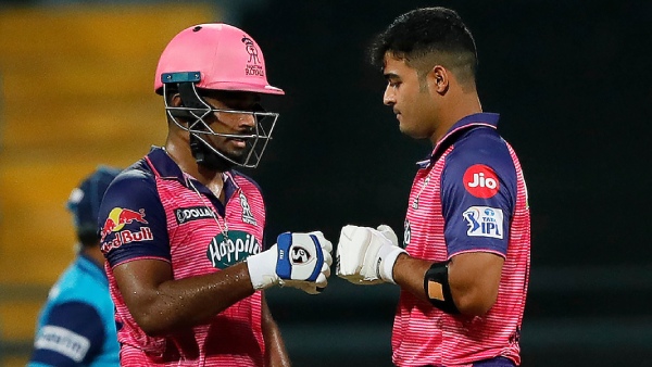 rr-vs-lsg-sanju-samson-gazes-at-coin-toss-assigns-new-role-for-riyan-parag-in-ipl-2024