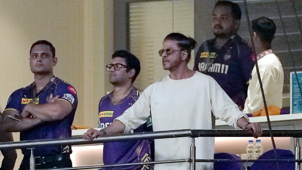 shah-rukh-khan-caught-smoking-on-camera-during-kkr-vs-srh-nail-biter-at-eden-gardens shah-rukh-khan-caught-smoking-on-camera-during-kkr-vs-srh-nail-biter-at-eden-gardens