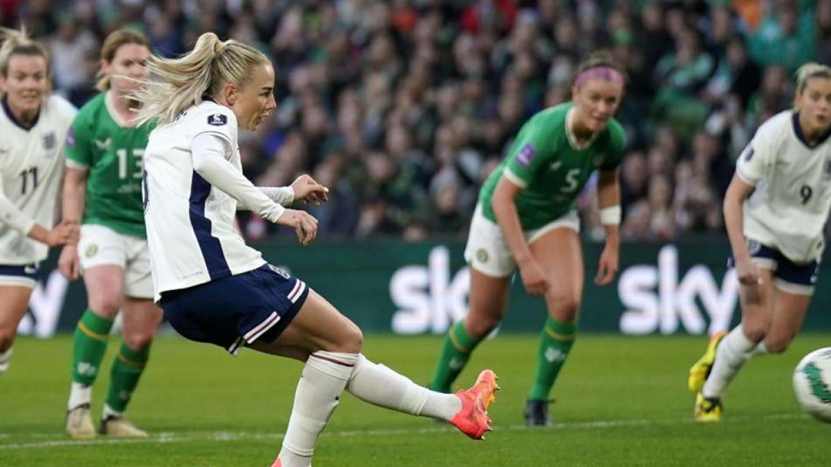 Alex Greenwood scores England s second goal from a penalty