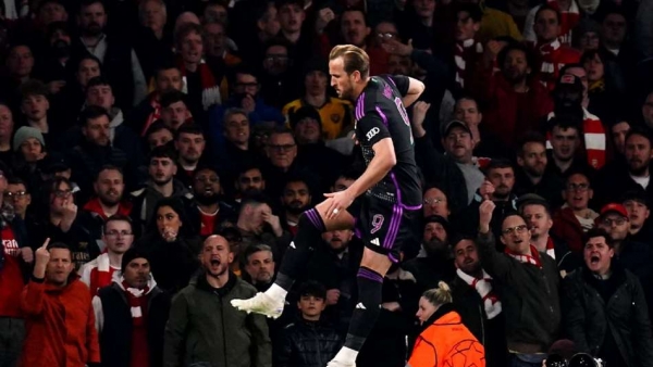 Harry Kane celebrates his goal against Arsenal