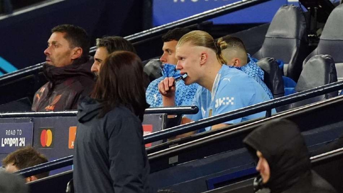 Erling Haaland front on the Manchester City bench after being substituted against Real Madrid
