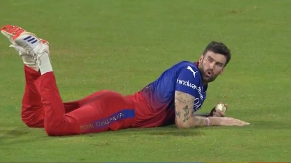 mi-vs-rcb-reece-topley-takes-a-blinder-to-get-rid-of-rohit-sharma-fans-call-it-catch-of-ipl-2024
