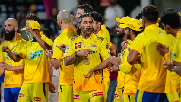 ms-dhoni-god-of-chennai-temples-will-be-built-for-him-in-coming-times-ambati-rayudu