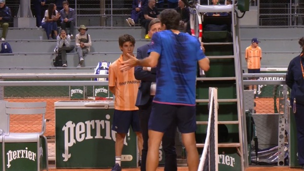 a-french-open-player-was-fined-25k-for-accidentally-hitting-a-fan-with-a-ball-after-a-point