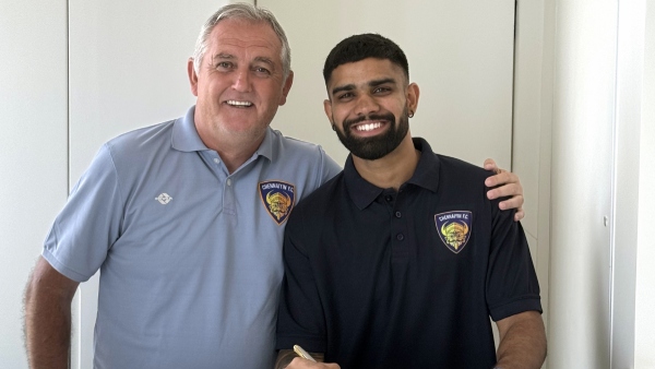 Chennaiyin FC head coach Owen Coyle L along with forward Gurkirat Singh Image Courtesy Chennaiyin FC
