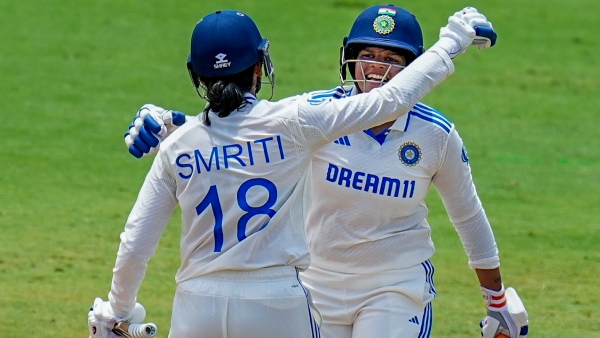 ind-w-vs-sa-w-shafali-verma-smriti-mandhana-record-highest-test-partnership-for-india-women