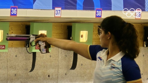 manu-bhaker-will-strike-gold-in-the-final-predicts-legendary-shooter-jitu-rai