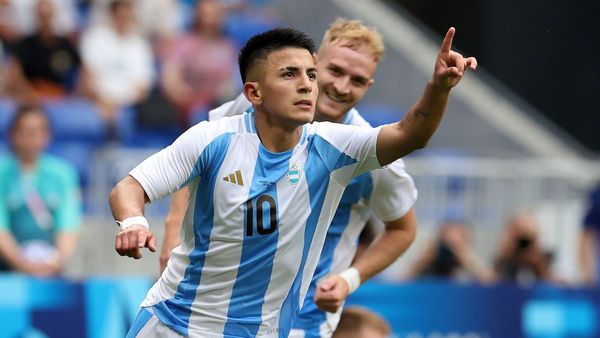 Argentina Wins, Finishes Second in Group Argentina Wins, Finishes Second in Group