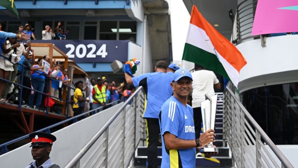 rahul-dravid-gives-emotional-farewell-speech-after-t20-world-cup-triumph-remember-you-parents-wives