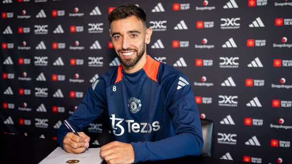 Fernandes Renews Man Utd Contract