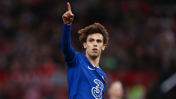 Carragher Warns Against Chelsea Moves