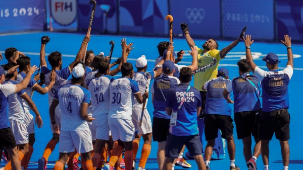 bronze-shines-like-gold-netizens-react-as-indian-hockey-team-breaks-52-year-old-record-olympics-2024