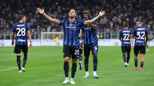 Inter Milan Beats Lecce 2-0