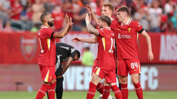 Liverpool Beats Arsenal 2-1